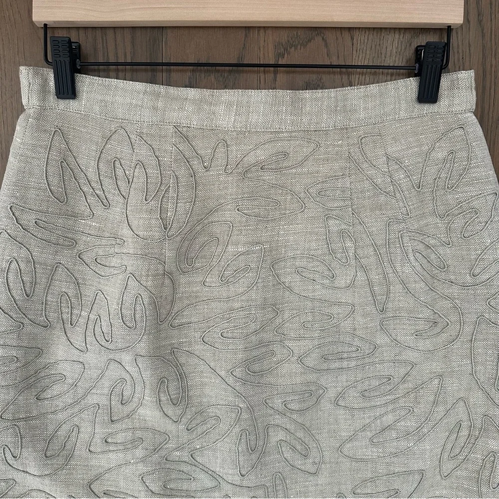Vintage Carmen Marc Valvo Embroidered Neutral Linen Pencil Skirt in Tan Size 8